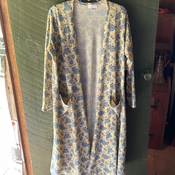 Lula Roe Sarah duster - Picture 1 of 3